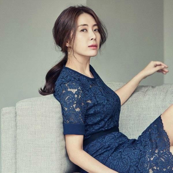 SBS courts Song Yoon-ah to headline Secret Mother » Dramabeans Korean