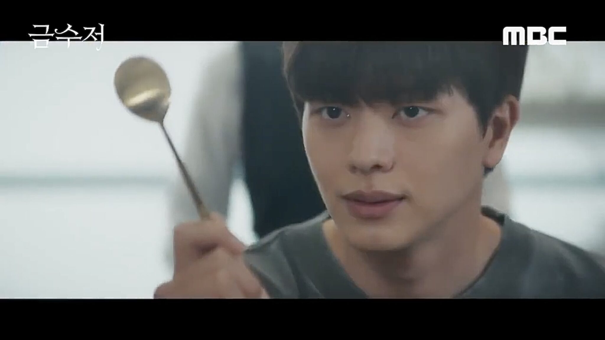 Yook Sung-jae and Lee Jong-won are prince and pauper in Golden Spoon
