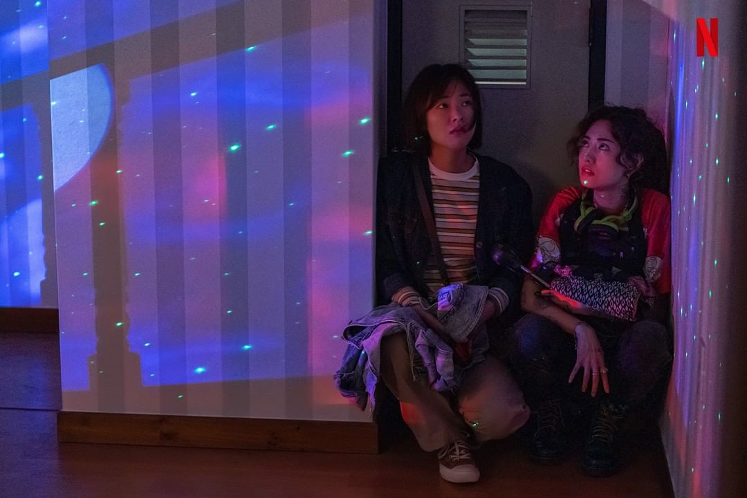 Jeon Yeo-bin and Nana uncover a UFO mystery in Netflix’s Glitch