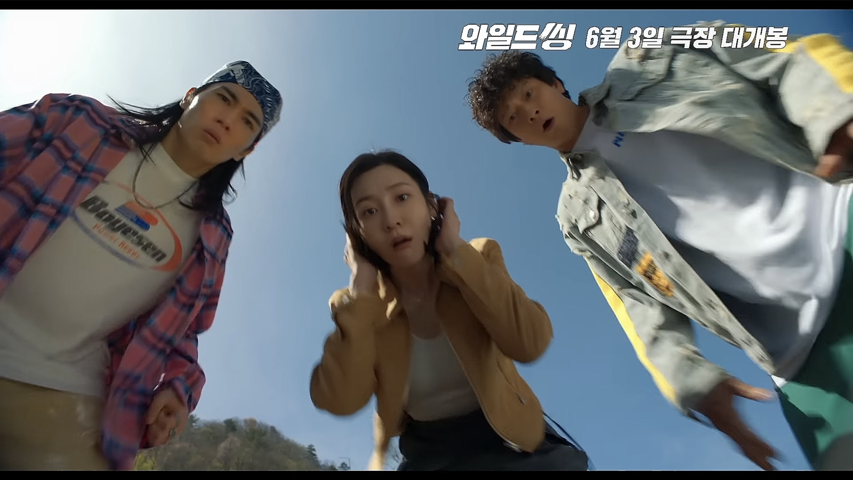 Faded idol Kang Dong-won rocks out to retro idol tunes in Wild Sing
