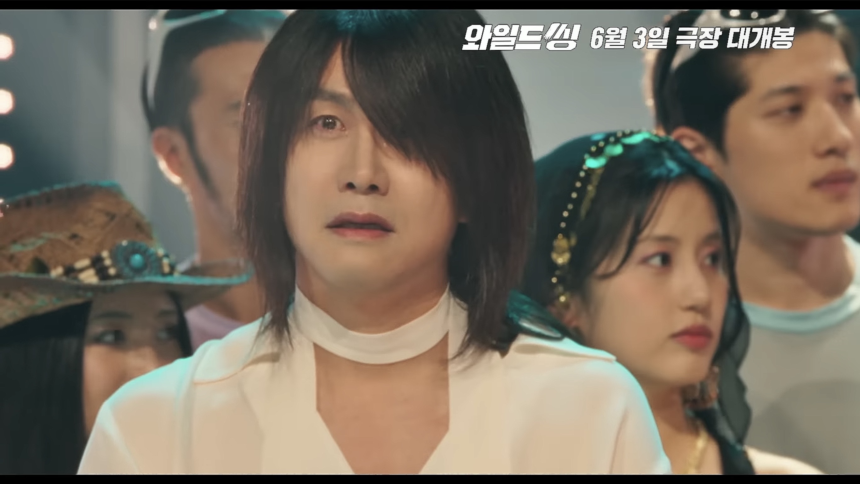Faded idol Kang Dong-won rocks out to retro idol tunes in Wild Sing