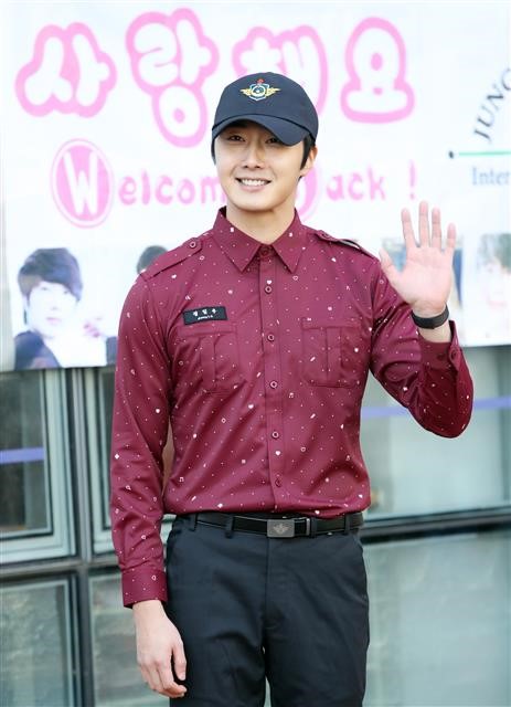 Jung Il-woo returns to civilian life