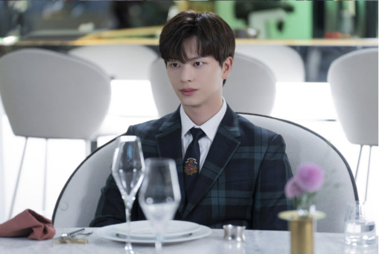 Yook Sung-jae changes his fate with a Golden Spoon